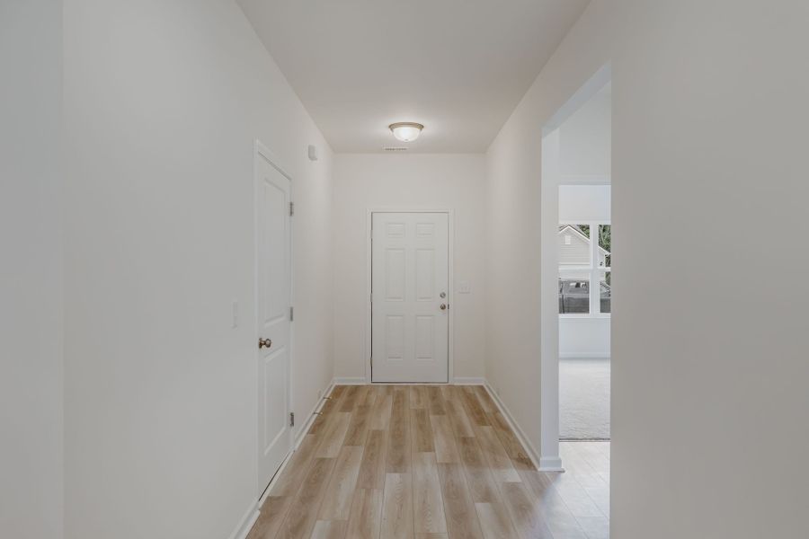 Spacious, unfurnished interior of a new home in Hampshire Hills, Columbia (Image 13). Spacious, unfurnished interior of a new home in Hampshire Hills, Columbia (Image 13).