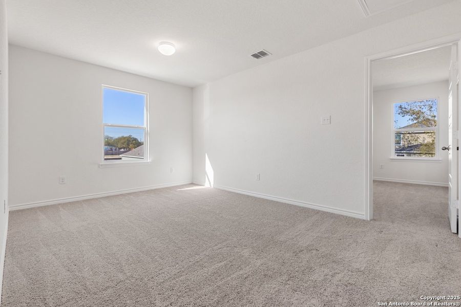 Spacious, unfurnished interior of a new home in Spanish Trails Villas, San Antonio (Image 9).