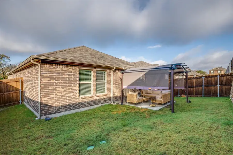 Exterior details and patio area of a home in Esperanza, Mesquite (Image 21).