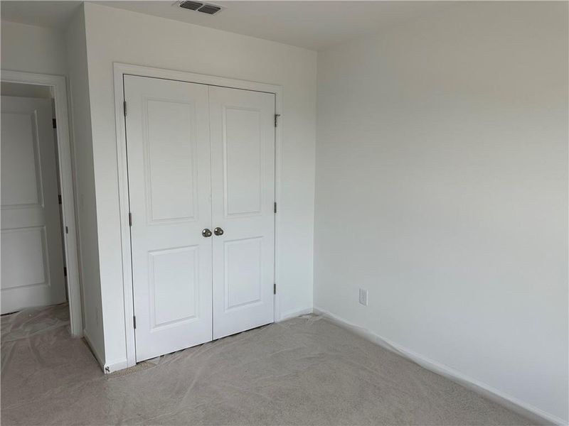 Spacious, unfurnished interior of a new home in Laurelwood, Douglasville (Image 8).