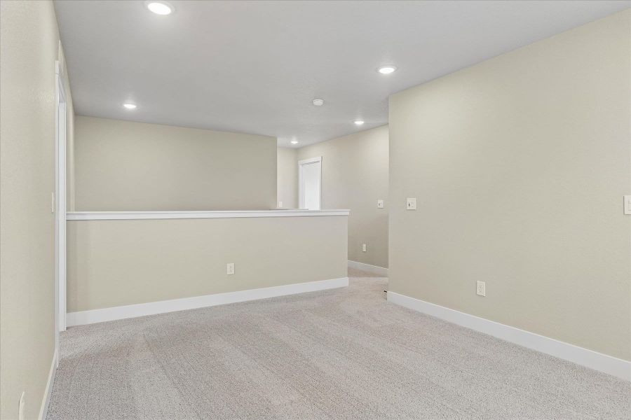Spacious, unfurnished interior of a new home in Trails at Aspen Ridge-3, Colorado Springs (Image 21).
