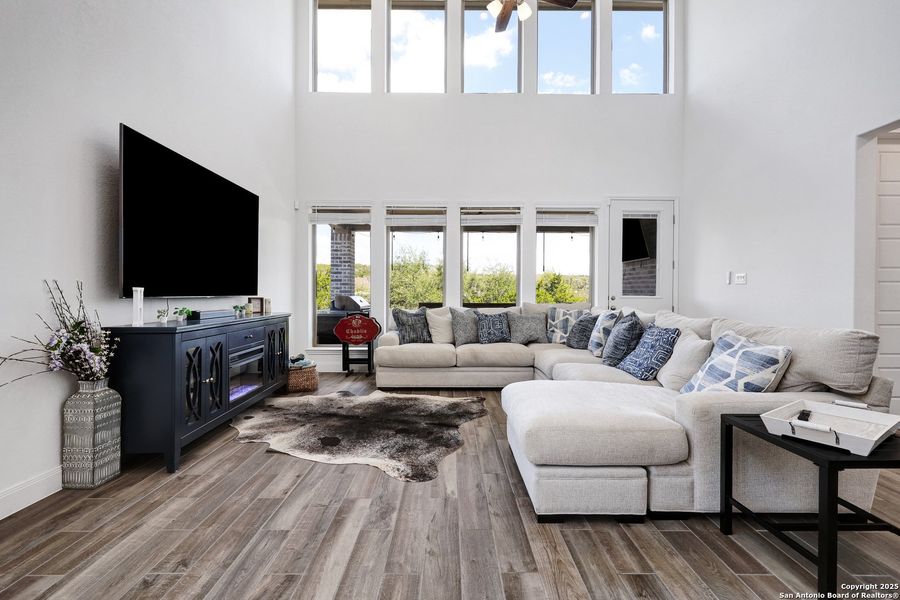 Furnished interior view inside a new home in Cibolo Canyons 50', San Antonio (Image 24). Furnished interior view inside a new home in Cibolo Canyons 50', San Antonio (Image 24).