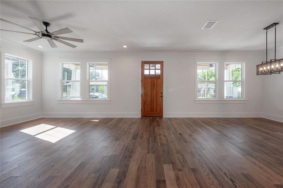 Spacious, unfurnished interior of a new home in , Tampa (Image 42).