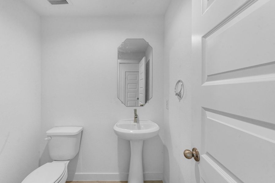Furnished interior view inside a new home in Beacon Hill, Waller (Image 5).