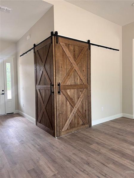 Spacious, unfurnished interior of a new home in , Dunnellon (Image 41).