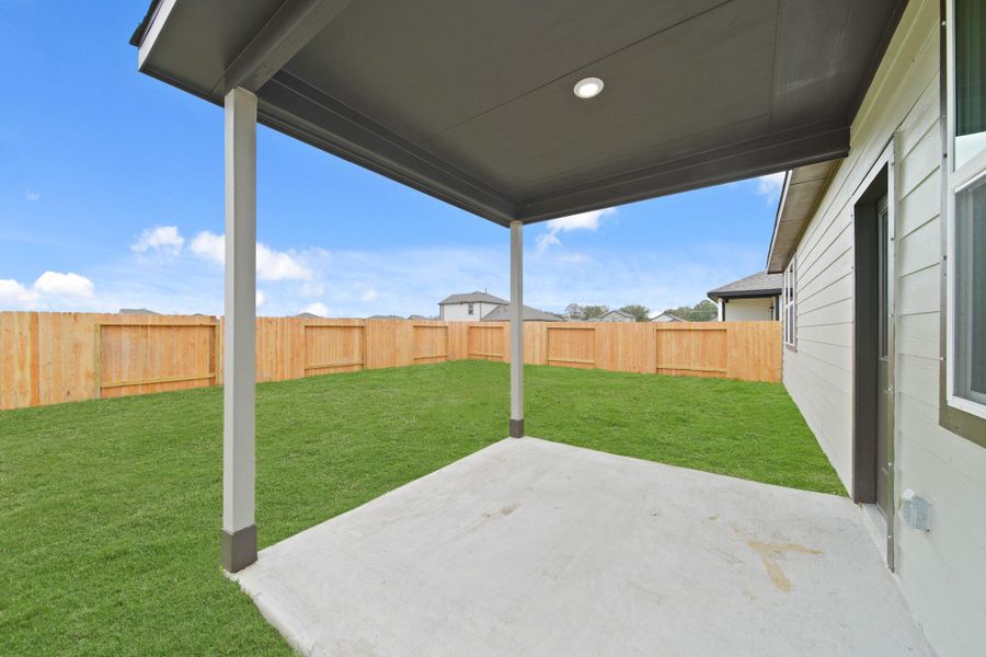 Exterior details and patio area of a home in Valor Park, Bay City (Image 3).