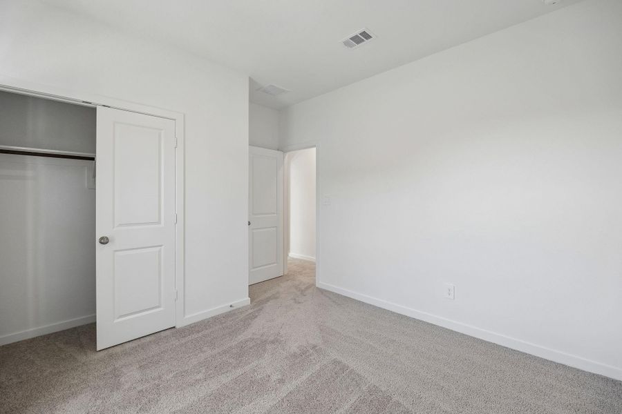Spacious, unfurnished interior of a new home in Montgomery Bend, Montgomery (Image 12).