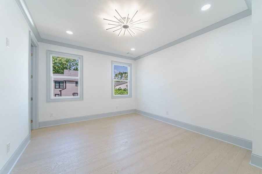 Spacious, unfurnished interior of a new home in , Brookhaven (Image 27).