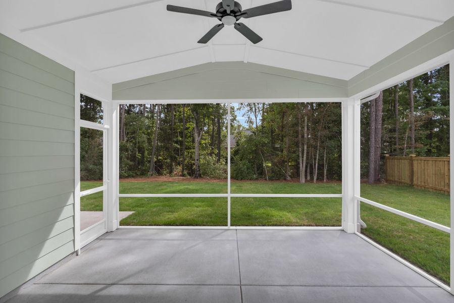 Representative exterior details of a home built from the The Hampton by RobuckHomes in Stonehenge, Raleigh (Image 57).
