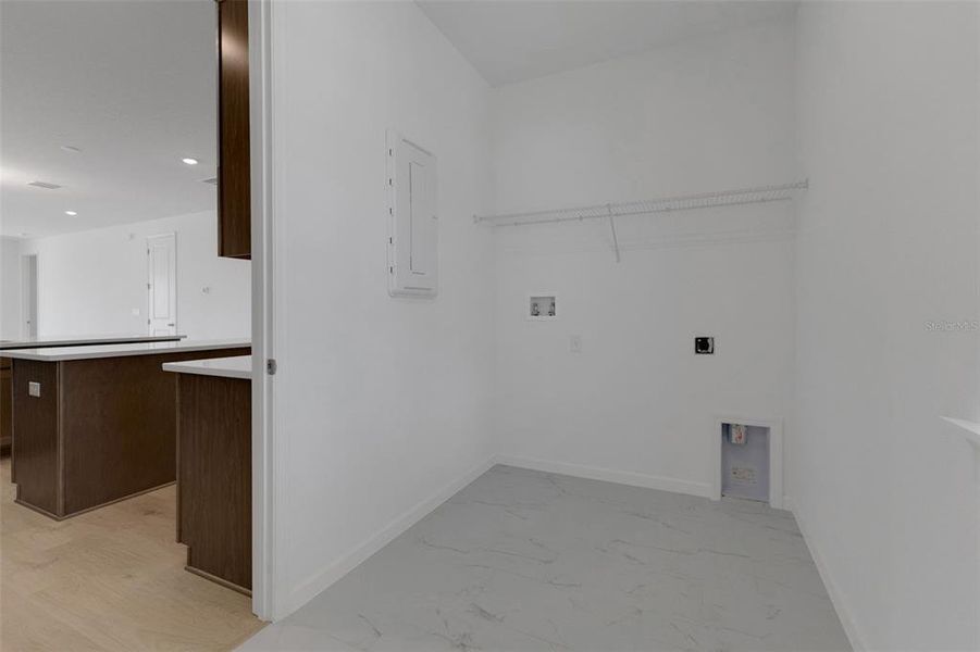 Spacious, unfurnished interior of a new home in Crossroads at Kelly Park, Apopka (Image 49).