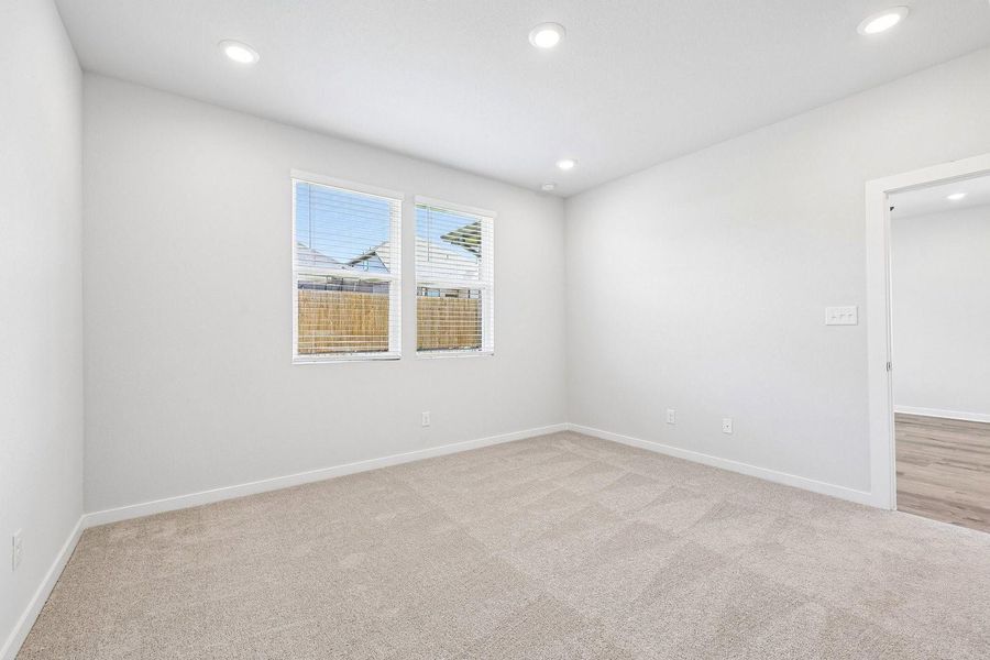Spacious, unfurnished interior of a new home in Trinity Ranch, Elgin (Image 19).