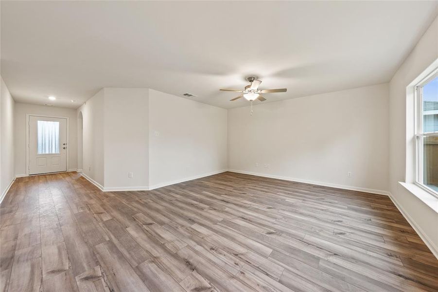 Spacious, unfurnished interior of a new home in Vista West, Fort Worth (Image 8).