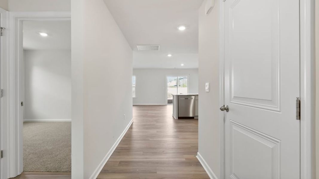 Spacious, unfurnished interior of a new home in Cascade Point, Seneca (Image 14).
