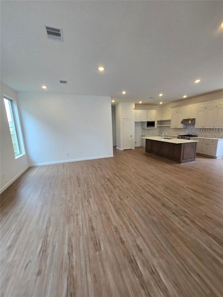 Spacious, unfurnished interior of a new home in Sunterra, Katy (Image 14). Spacious, unfurnished interior of a new home in Sunterra, Katy (Image 14).