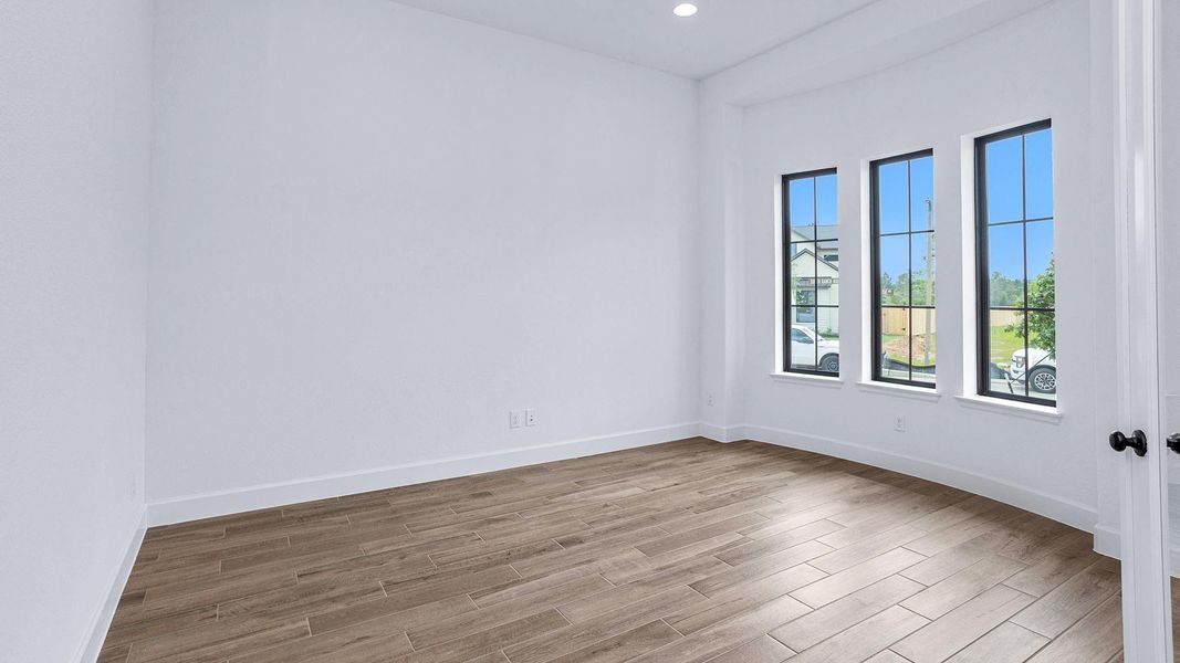 Spacious, unfurnished interior of a new home in Kresston, Montgomery (Image 17).