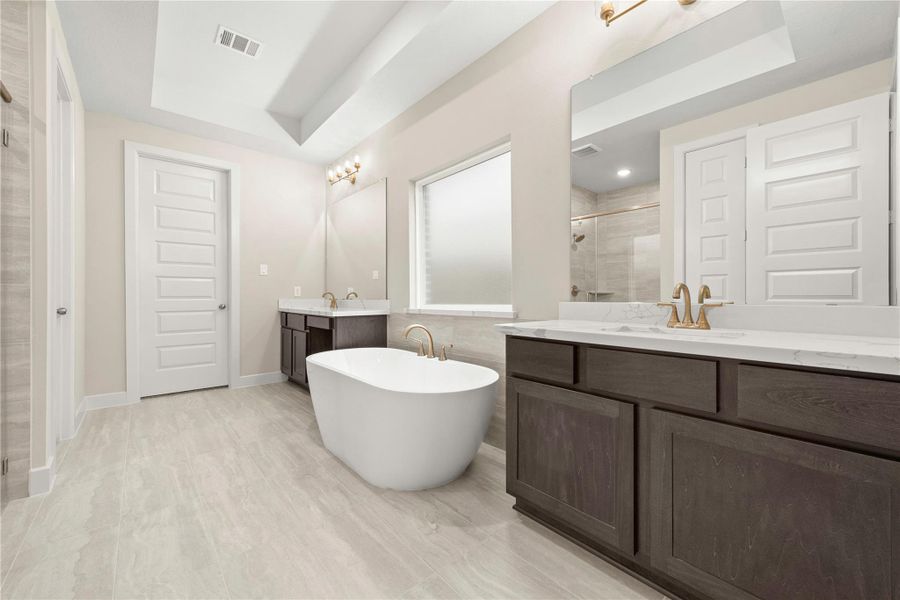 Representative image. Features, selections and colors may vary.