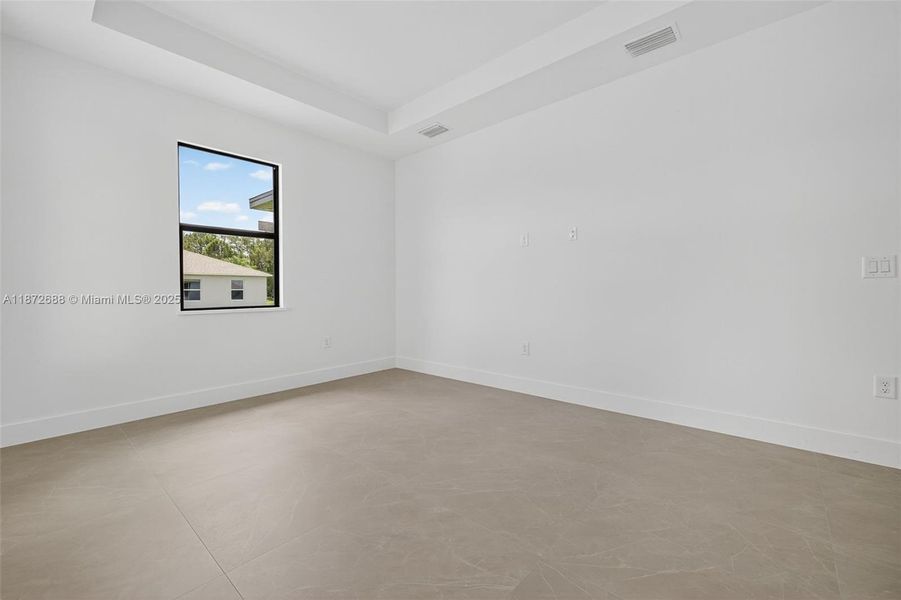 Spacious, unfurnished interior of a new home in , Lehigh Acres (Image 21).