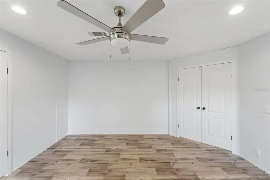 Spacious, unfurnished interior of a new home in , Deland (Image 25).