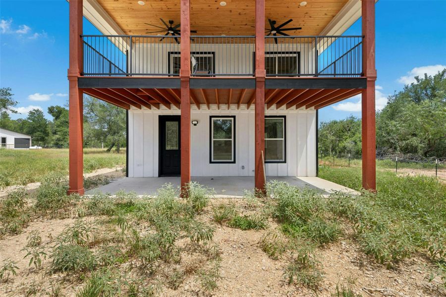 Exterior details and patio area of a home in , Luling (Image 18).