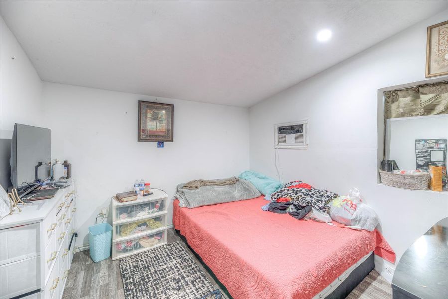 1 bedroom, 1 bathroom dwelling is fully finished