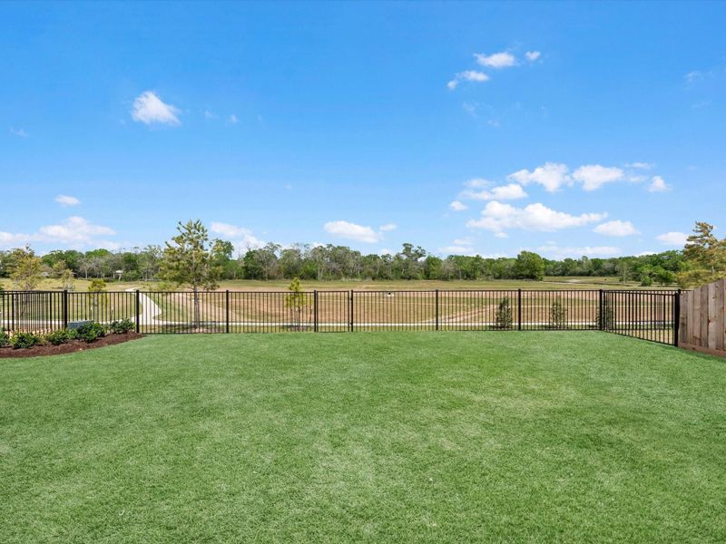 Exterior details and patio area of a home in Tompkins Reserve, Katy (Image 4).