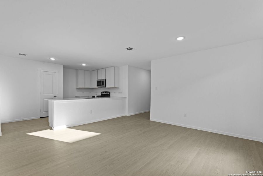 Spacious, unfurnished interior of a new home in Steelwood Trails: Watermill Collection, New Braunfels (Image 24).