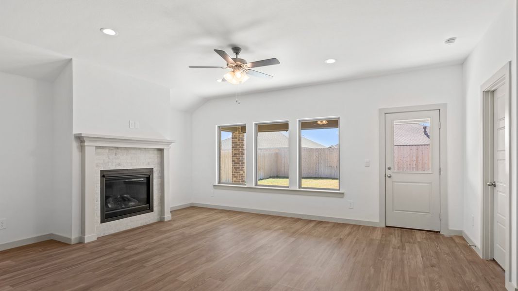 Representative unfurnished interior of a home built from the The Justin by D.R. Horton in Viridian, Lubbock (Image 12).