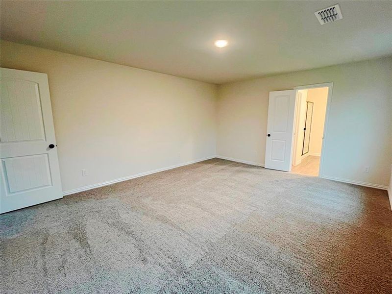 Spacious, unfurnished interior of a new home in Labein Villas, Greenville (Image 18).