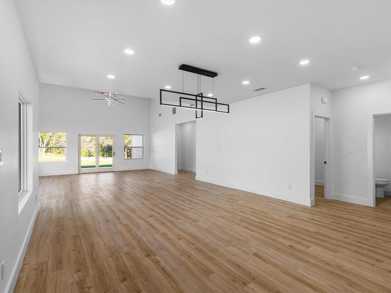 Spacious, unfurnished interior of a new home in , Granbury (Image 21).