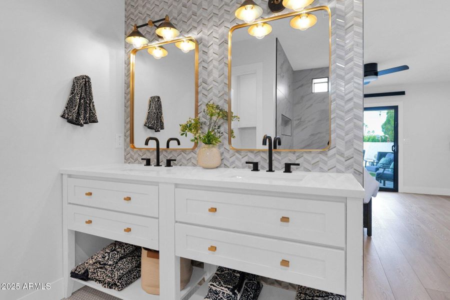 Convenient Dual Sinks Convenient Dual Sinks