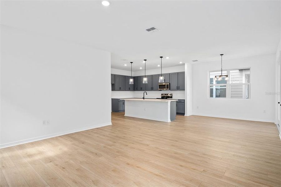 Spacious, unfurnished interior of a new home in Ellington Classical, St. Cloud (Image 12).