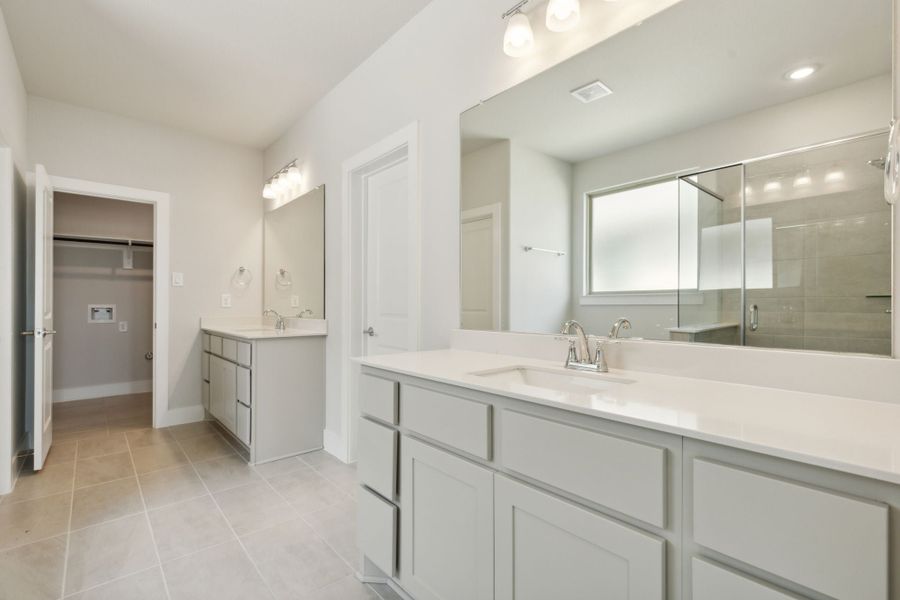 Furnished interior view inside a new home in Dove Hollow, Waxahachie (Image 12).