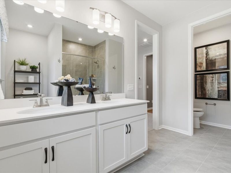 Representative furnished interior of a home built from the Avett by Tri Pointe Homes in Ellis Townes, Charlotte (Image 26).