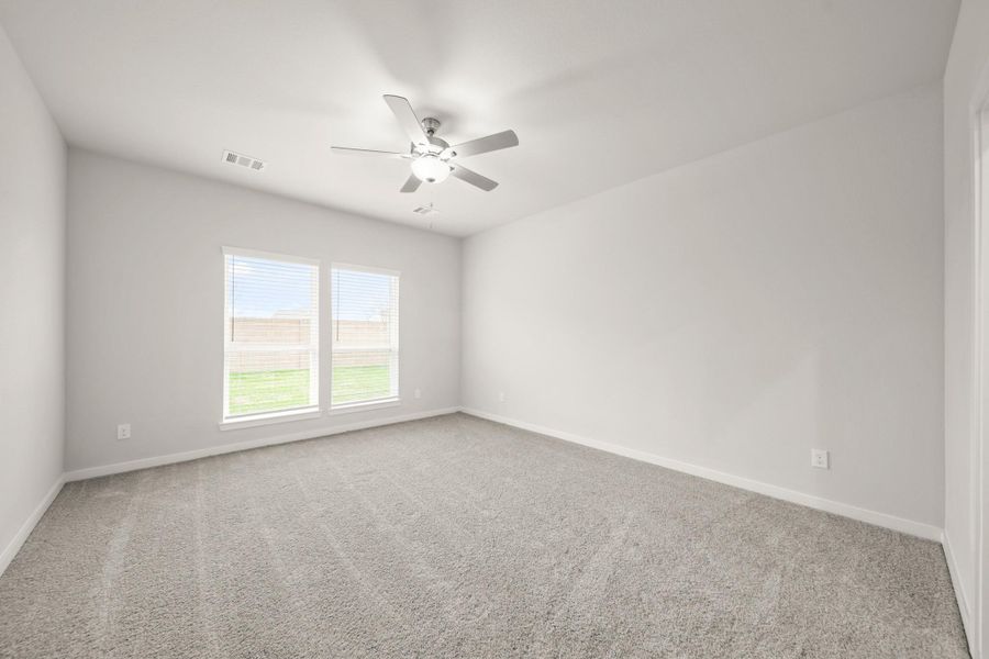 Spacious, unfurnished interior of a new home in Lago Mar, Texas City (Image 13).