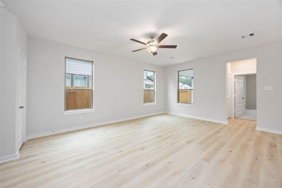 Spacious, unfurnished interior of a new home in Granger Pines, Conroe (Image 10). Spacious, unfurnished interior of a new home in Granger Pines, Conroe (Image 10).