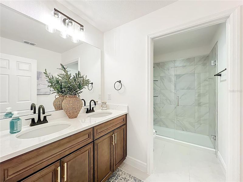 Furnished interior view inside a new home in , Mount Dora (Image 5).