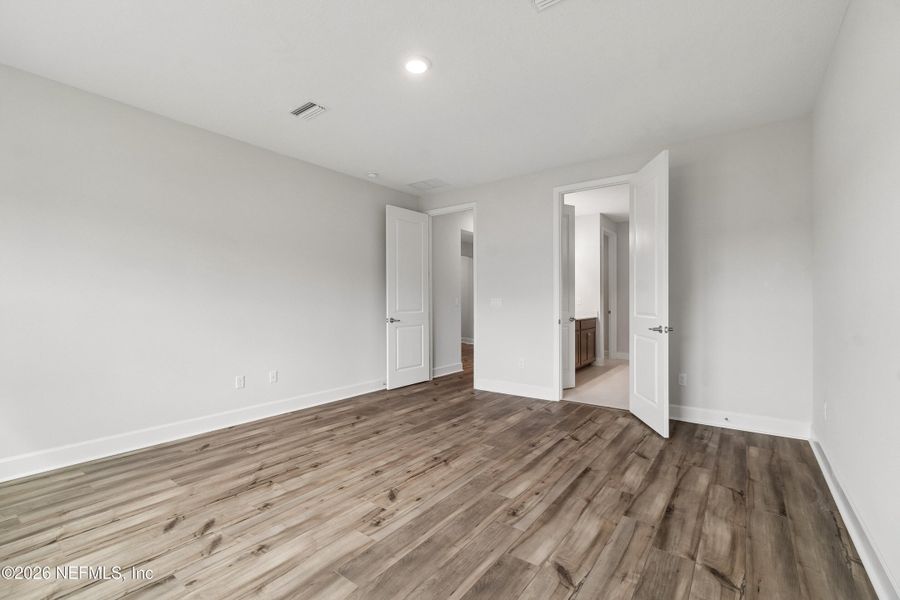 Spacious, unfurnished interior of a new home in Tributary 50', Yulee (Image 25).