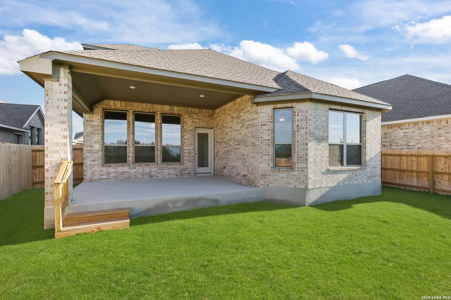 Exterior details and patio area of a home in Nopal Valley, San Antonio (Image 27).