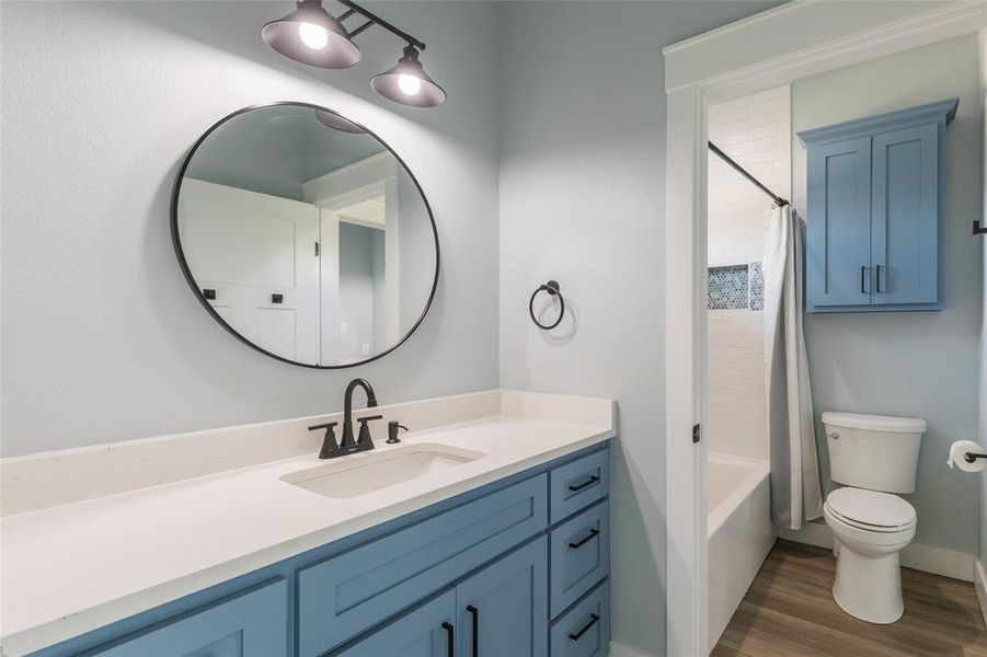 Furnished interior view inside a new home in , Ovalo (Image 23).