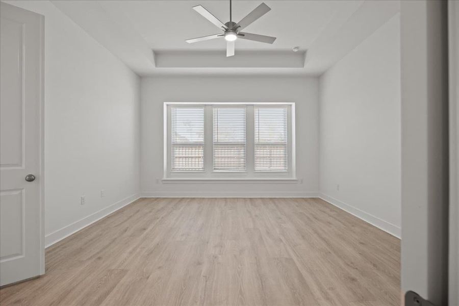 Spacious, unfurnished interior of a new home in Village at Three Oaks, Seguin (Image 24).