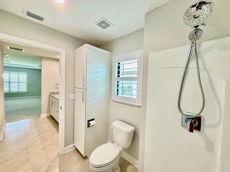 Private T\oilet - Shower-Cabinet