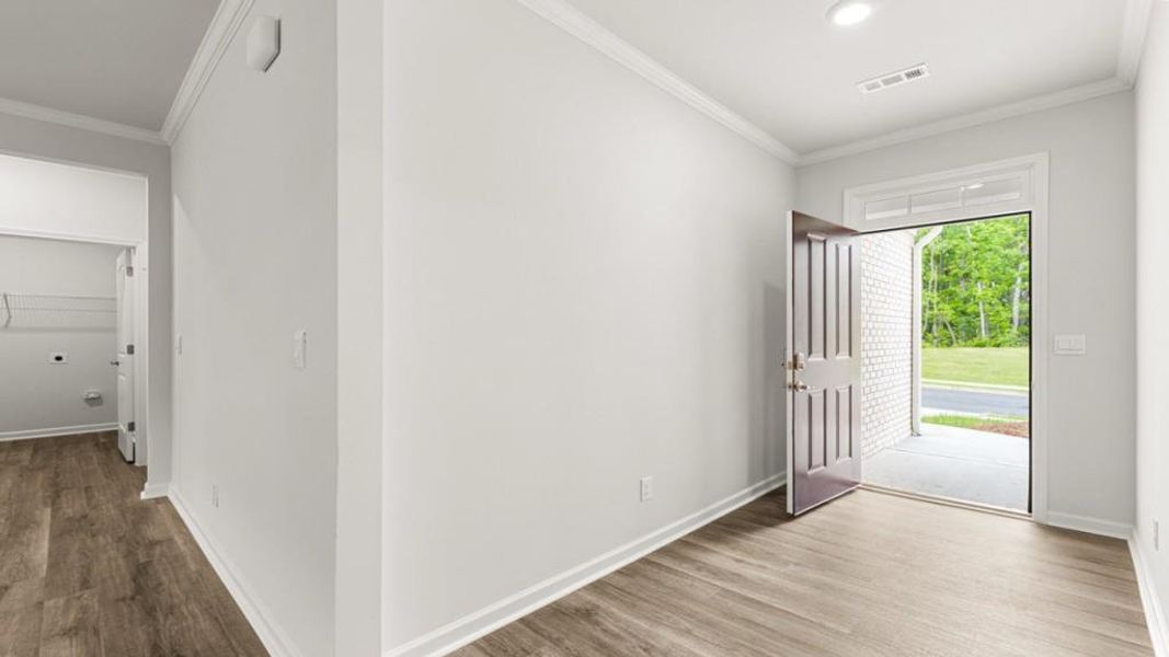 Spacious, unfurnished interior of a new home in Lost Creek, Dallas (Image 28).