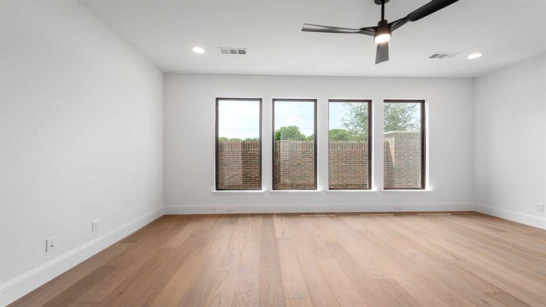Spacious, unfurnished interior of a new home in Adkins Park 70', Hurst (Image 17).
