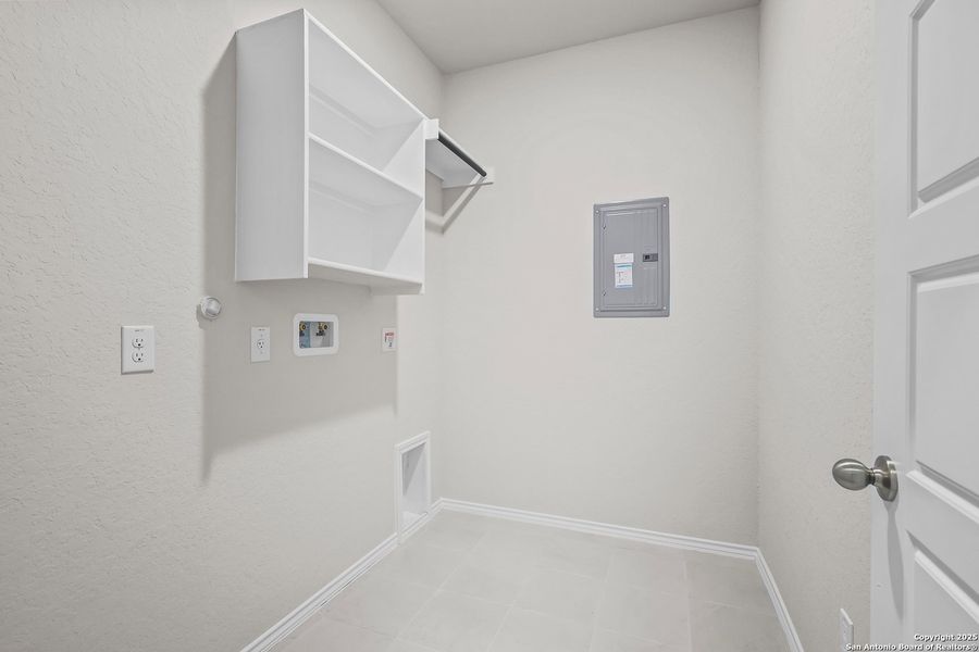 Spacious, unfurnished interior of a new home in Stillwater Ranch 45', San Antonio (Image 26). Spacious, unfurnished interior of a new home in Stillwater Ranch 45', San Antonio (Image 26).