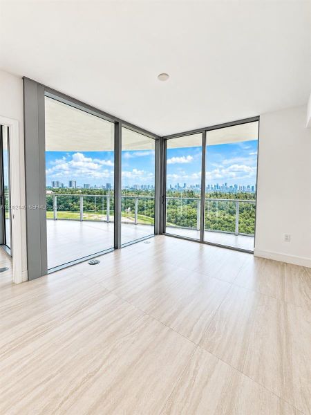 Spacious, unfurnished interior of a new home in , North Miami (Image 19).
