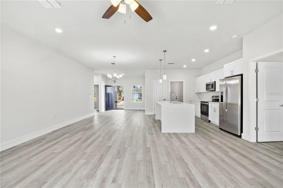Spacious, unfurnished interior of a new home in , Ocala (Image 12).