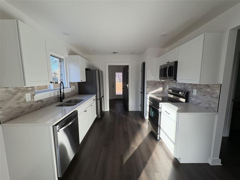 Furnished interior view inside a new home in , Mineola (Image 4).