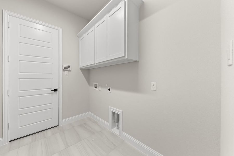 Representative unfurnished interior of a home built from the Stirling by Windsor Homes in Estates at Rockhill, Frisco (Image 19).