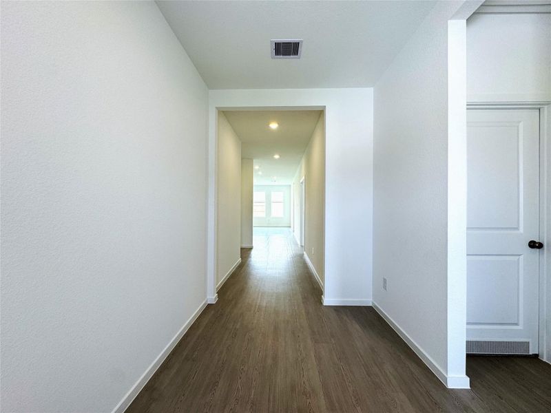 Spacious, unfurnished interior of a new home in Anniston, Katy (Image 31).
