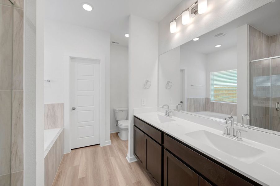 Owner's Bathroom Owner's Bathroom